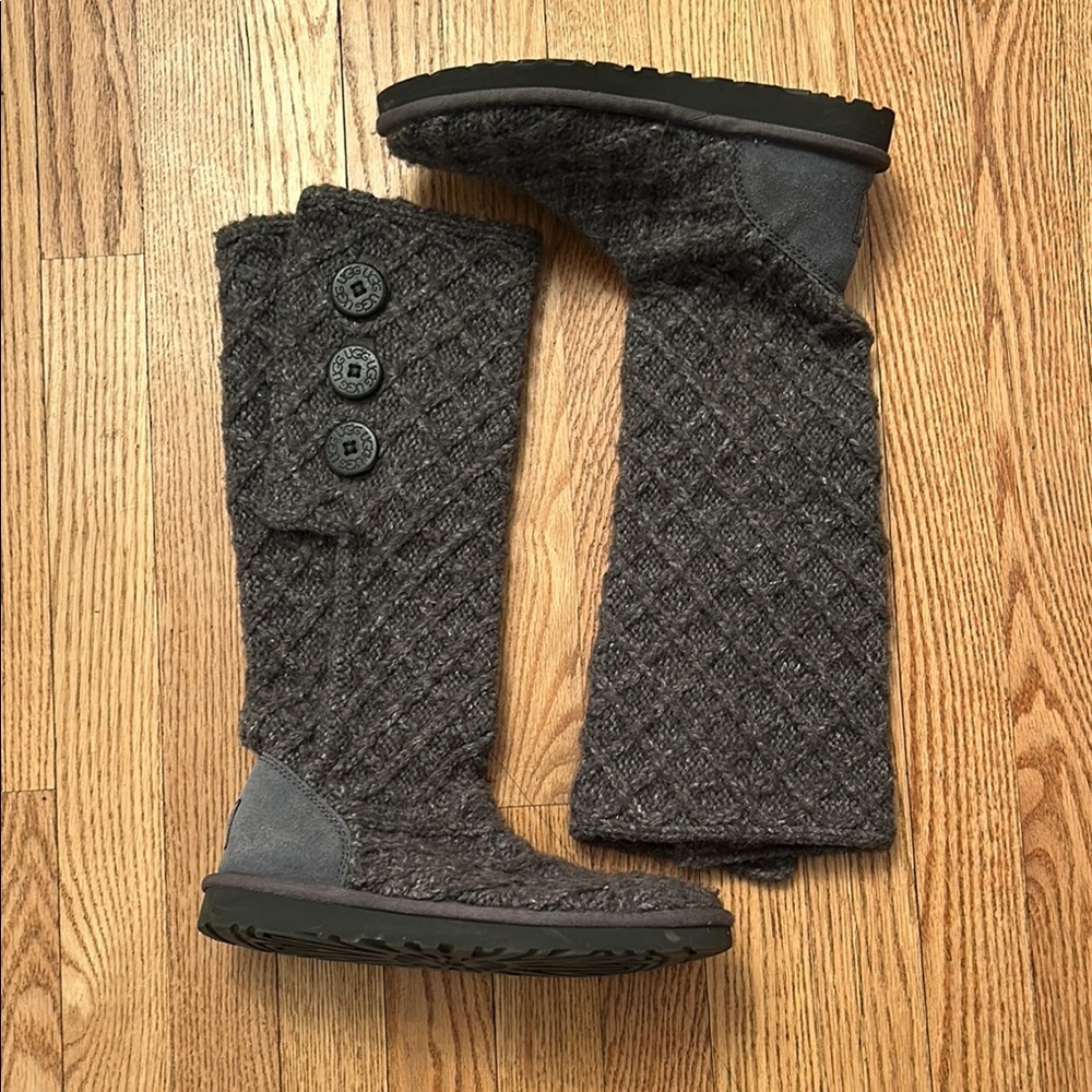 UGG Gray Winter Knit Boots with Rubber Sole sz 7